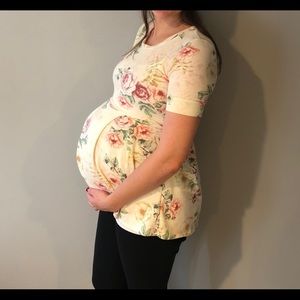 Host pick! 💕 pinkblush maternity top!